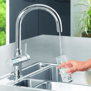 Смеситель кухонный с функцией очистки водопроводной воды и подключением к фильтру  GROHE Blue Pure 33249001