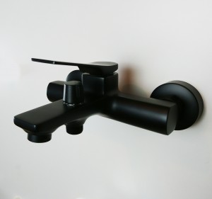 Смеситель для ванны Invena Neri черный BW-01-004-L фото