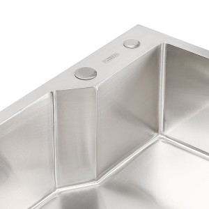 Кухонная мойка Platinum Handmade 650х430х220 (толщина 3.0/1.5 мм корзина и дозатор в комплекте) 32518 фото