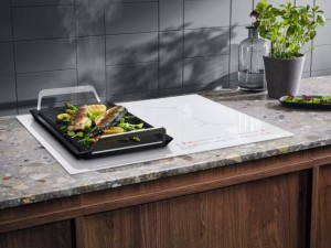 Индукционная варочная поверхность Electrolux CIS62449W фото