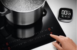 Индукционная варочная поверхность Electrolux EIS624 фото