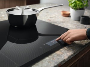 Индукционная варочная поверхность Electrolux EIS84486 фото