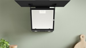 Вытяжка наклонная Bosch DWK63PJ60T черное стекло
