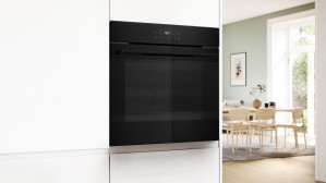 Духовой шкаф Bosch HJG852YB0T черное стекло