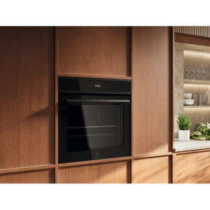 Духова шафа з парою Electrolux EOA9S3SH SteamPro 900 чорна Pure фото
