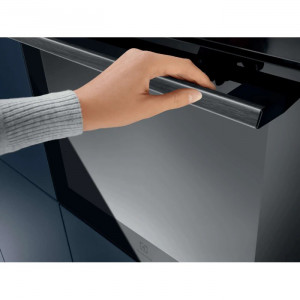 Духова шафа з парою Electrolux EOB8S39WZ SteamBoost PRO 800 чорна фото