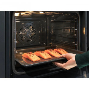 Духова шафа з парою Electrolux LOB8S39WZ SteamBoost 800 чорна нержавіюча сталь фото