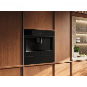 Вбудована кавомашина Electrolux EBC95T Coffee Machine 900 матовий чорний фото
